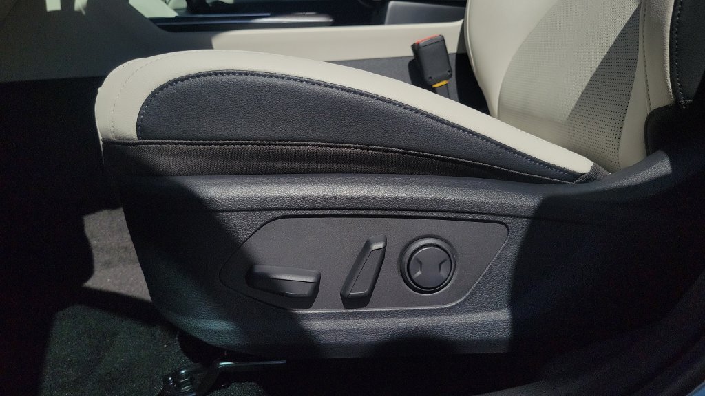 New 2027 Gravity Gray Kia EX image 16