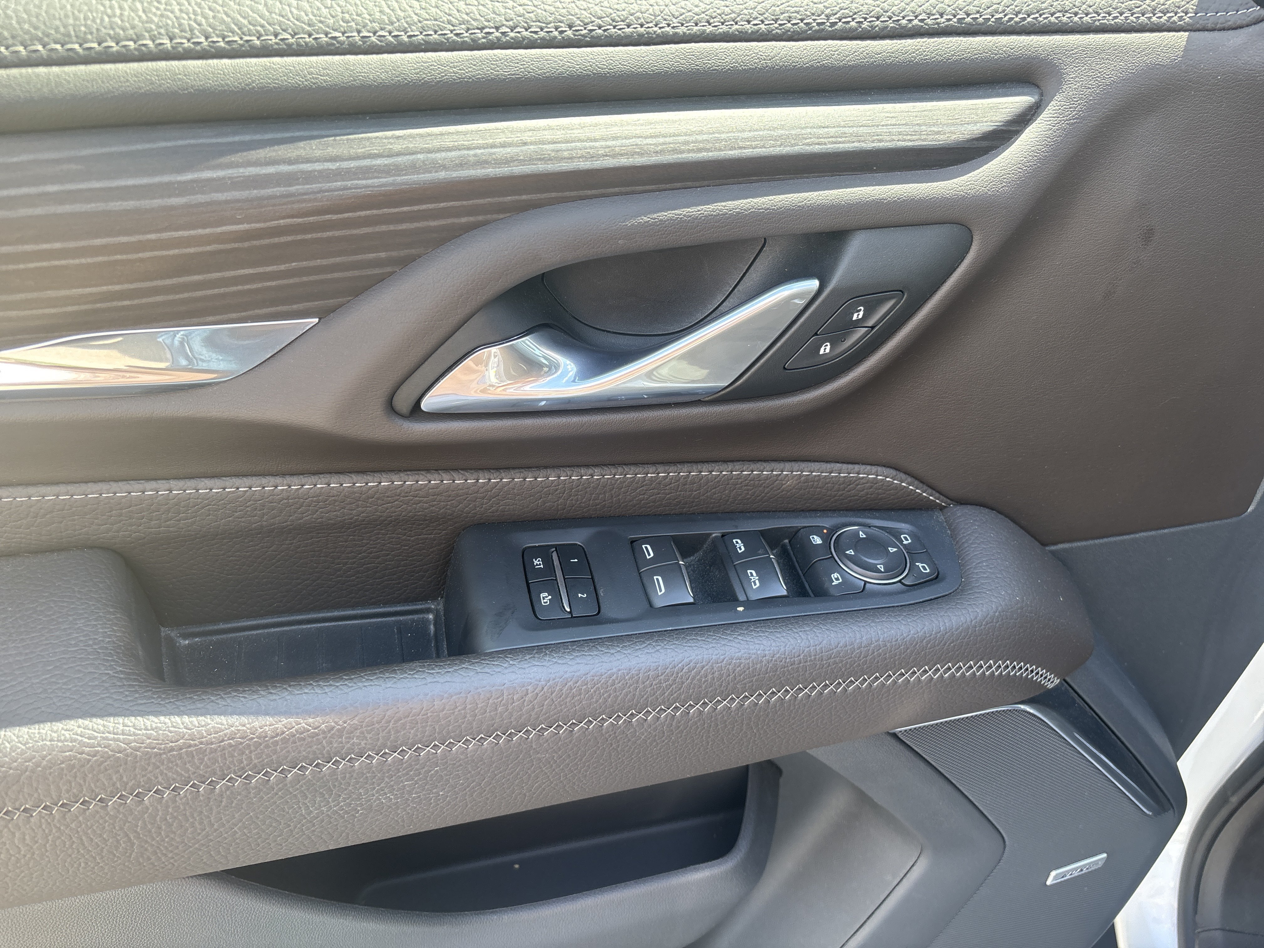 Used 2024 White Frost Tricoat GMC Denali image 9