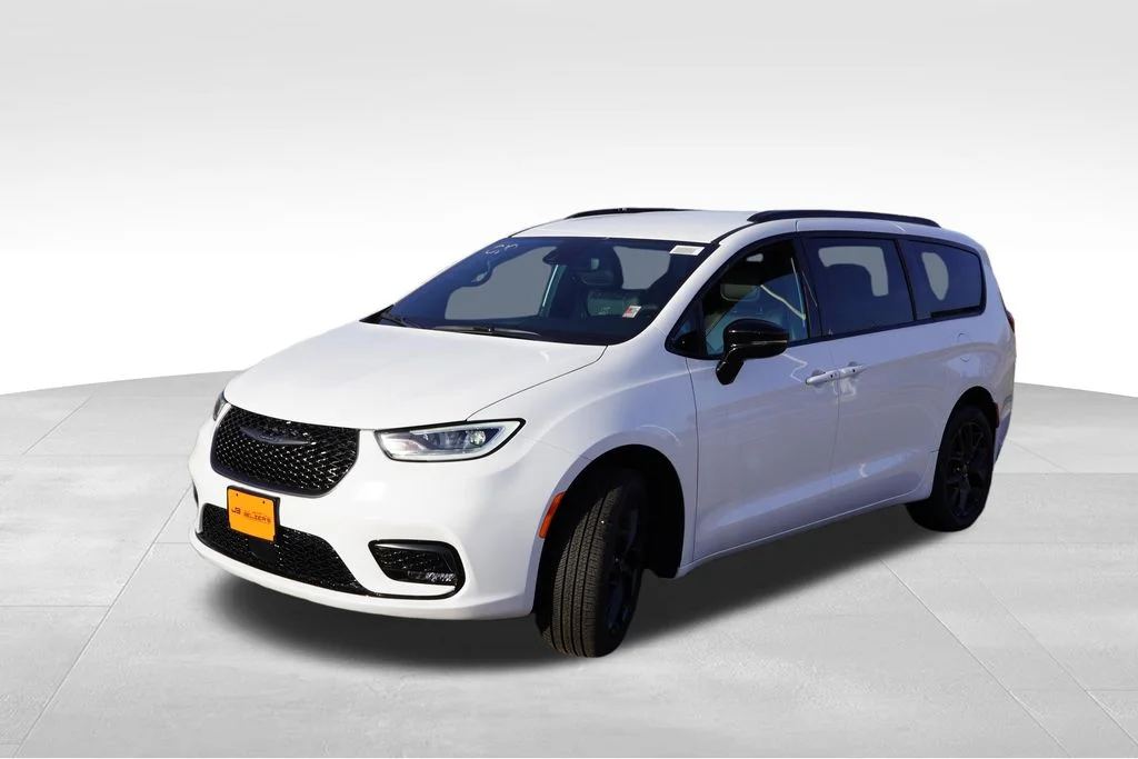 New 2026 Bright White Clear-Coat Exterior Paint Chrysler Select image 9