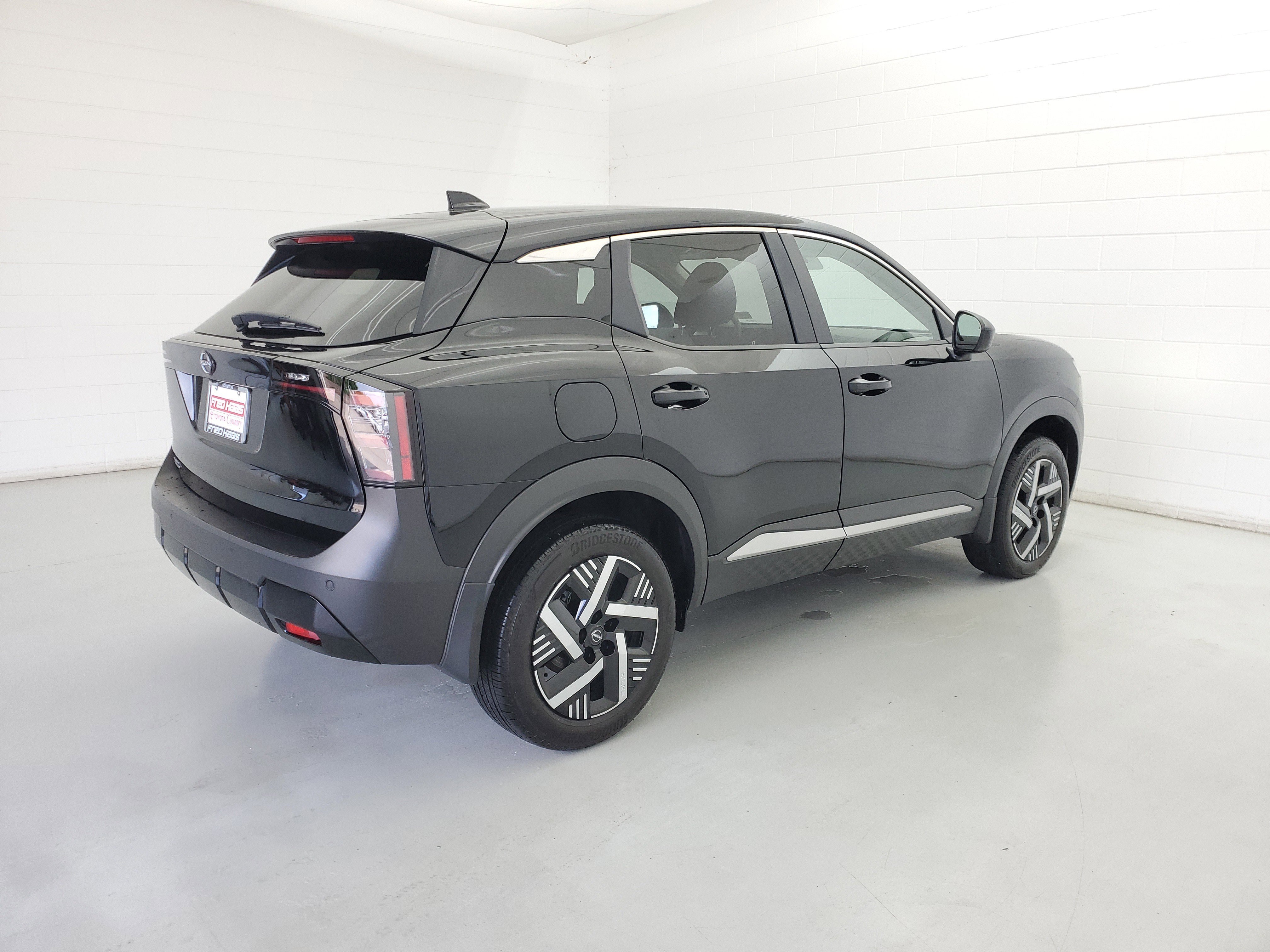 Used 2025 Super Black Nissan SV image 5