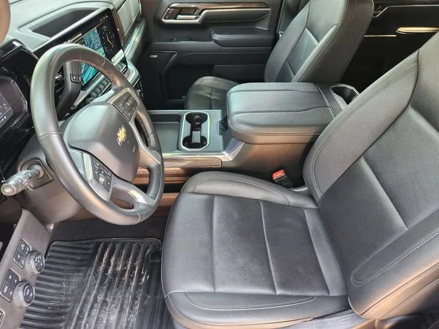Used 2025 Summit White Chevrolet LTZ image 13