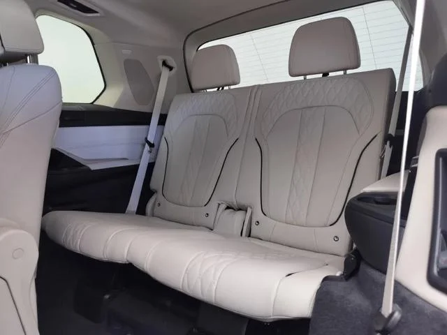 New 2027 Mineral White Metallic BMW xDrive40i image 22