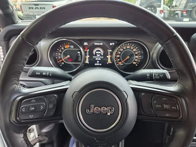 Used 2023  Jeep Sport S image 23