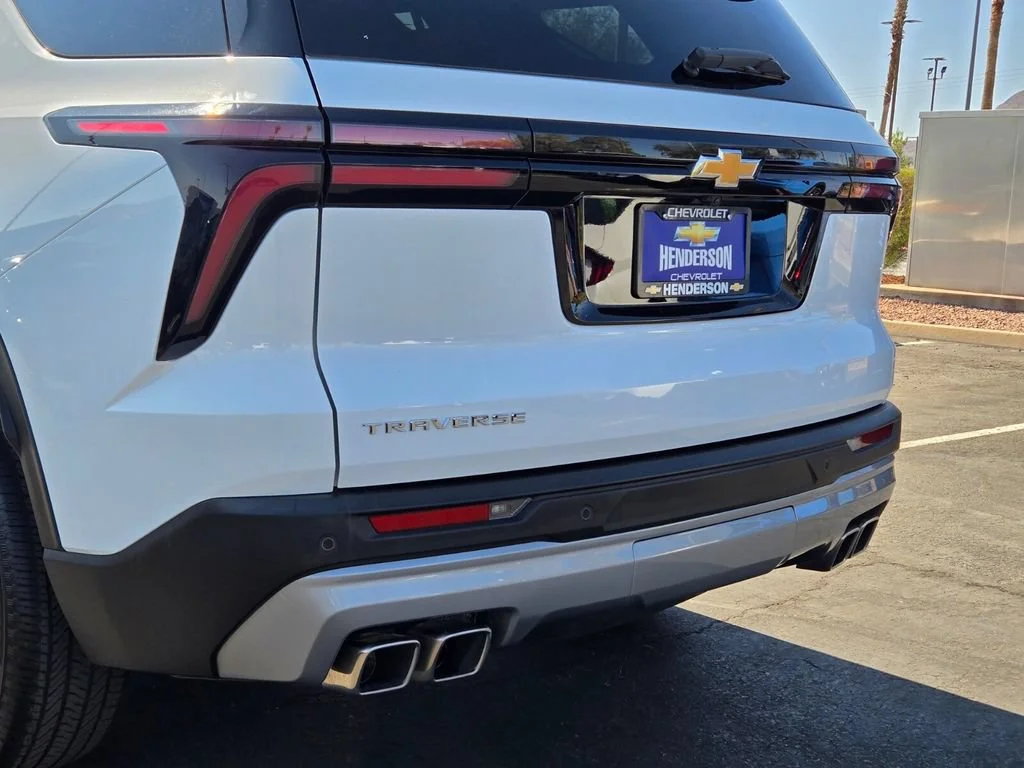Used 2025 Summit White Chevrolet LT image 5