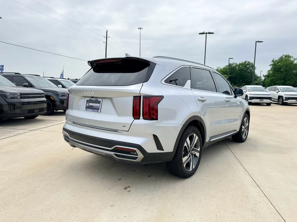 Used 2023 Silky Silver Kia SX Prestige image 6