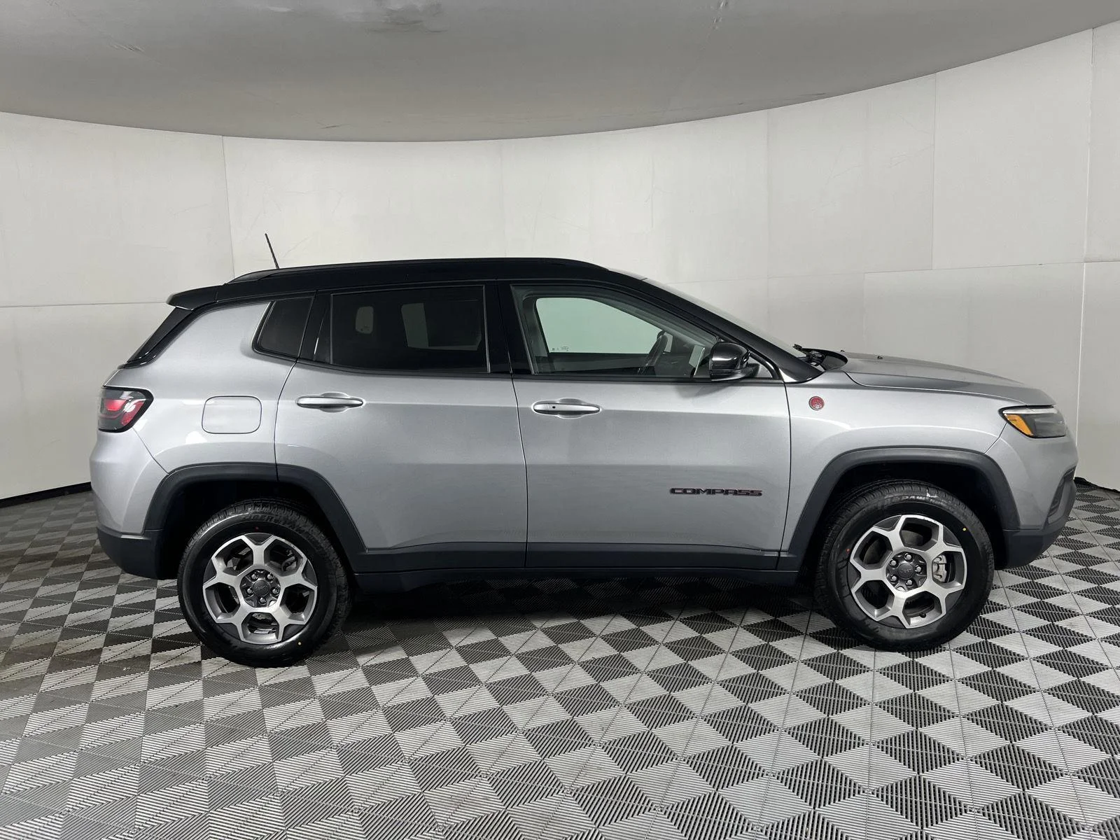 Used 2022  Jeep Trailhawk image 23