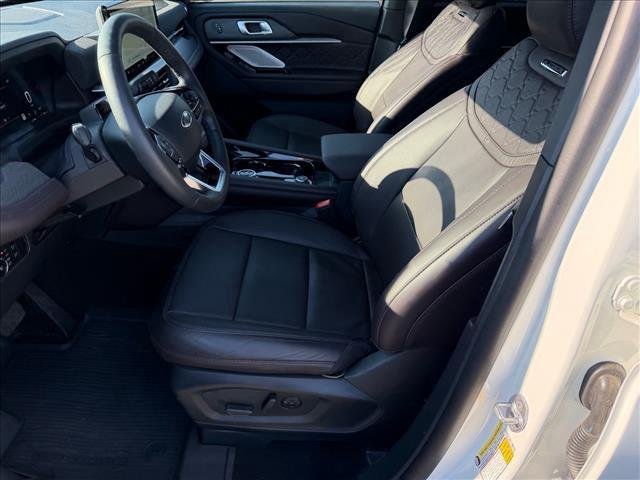 Used 2025 Star White Metallic Tri-Coat Ford Platinum image 10