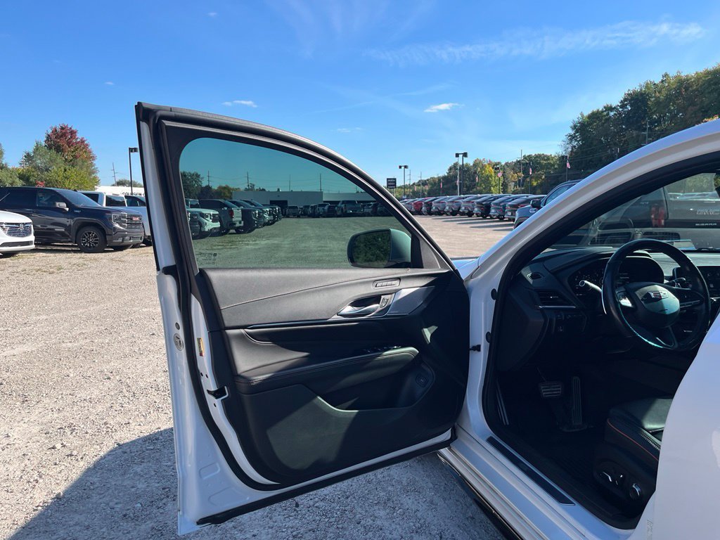 Used 2021 Crystal White Tricoat Cadillac Sport image 14