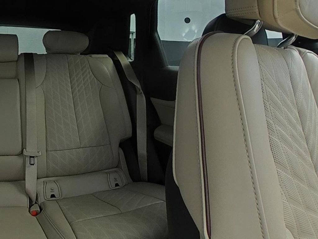 2025 Cadillac LYRIQ Luxury 3 - Photo 15