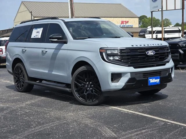 New 2027 Glacier Gray Metallic Tri-Coat Ford Platinum image 2