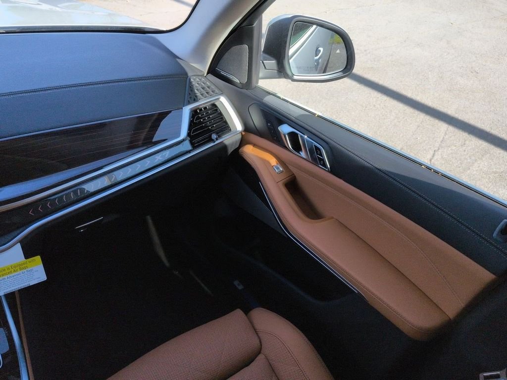 New 2027 Mineral White Metallic BMW xDrive40i image 17