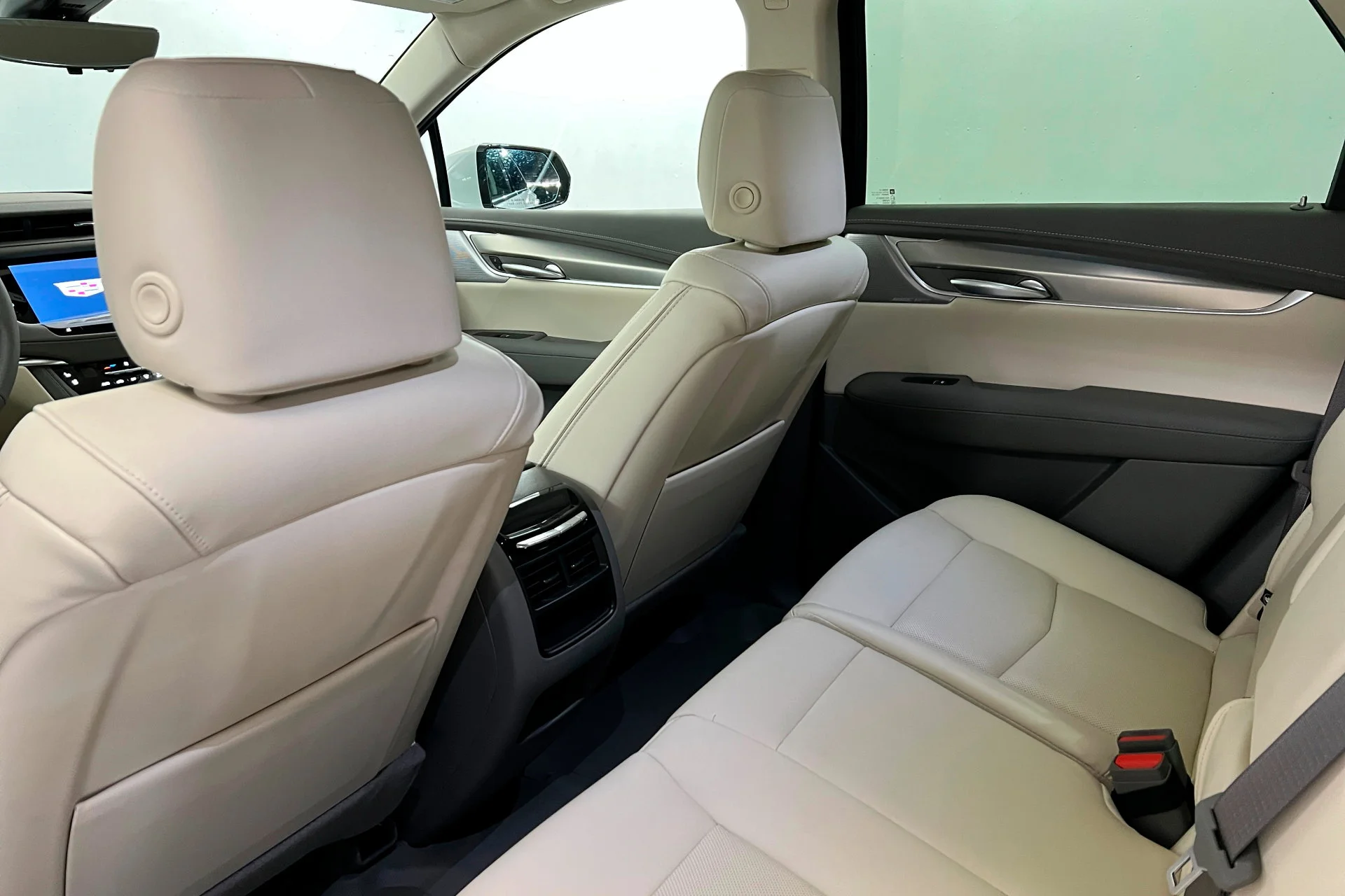 New 2026 Crystal White Tricoat Cadillac Premium Luxury image 19
