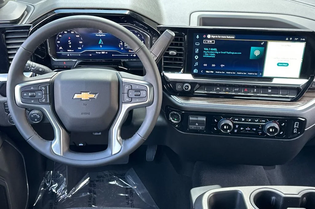 Used 2025 White Chevrolet LT image 14