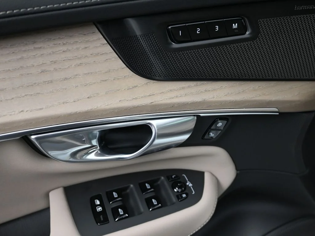 New 2026 Crystal White Volvo Plus image 12