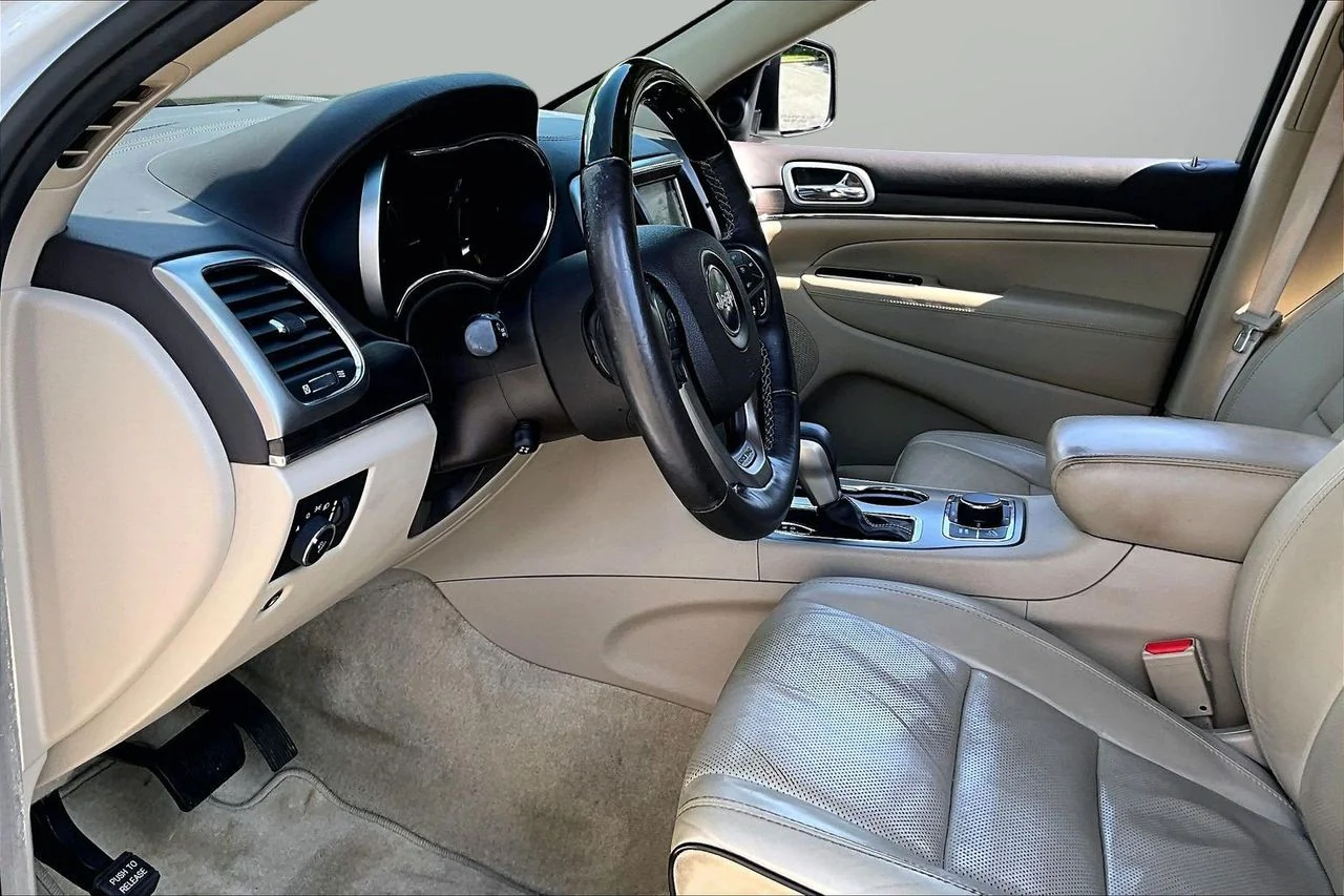 Used 2018 White Jeep Overland image 19