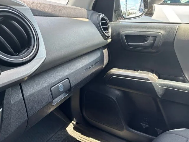 Used 2018 Black Toyota SR5 image 12