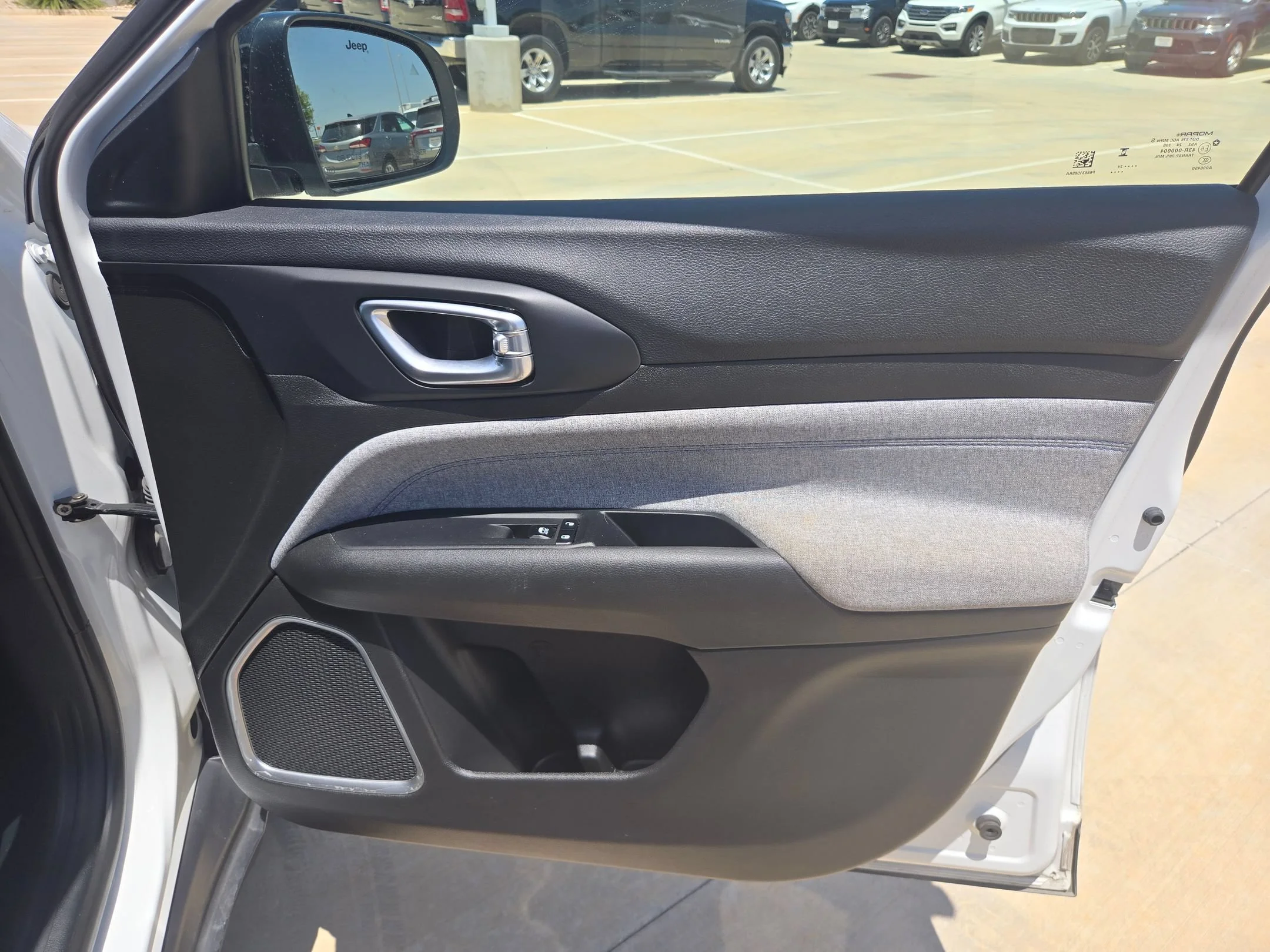 Used 2024 White Jeep Latitude image 26