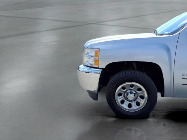 Used 2013 SILVER ICE METALLIC Chevrolet LS image 16