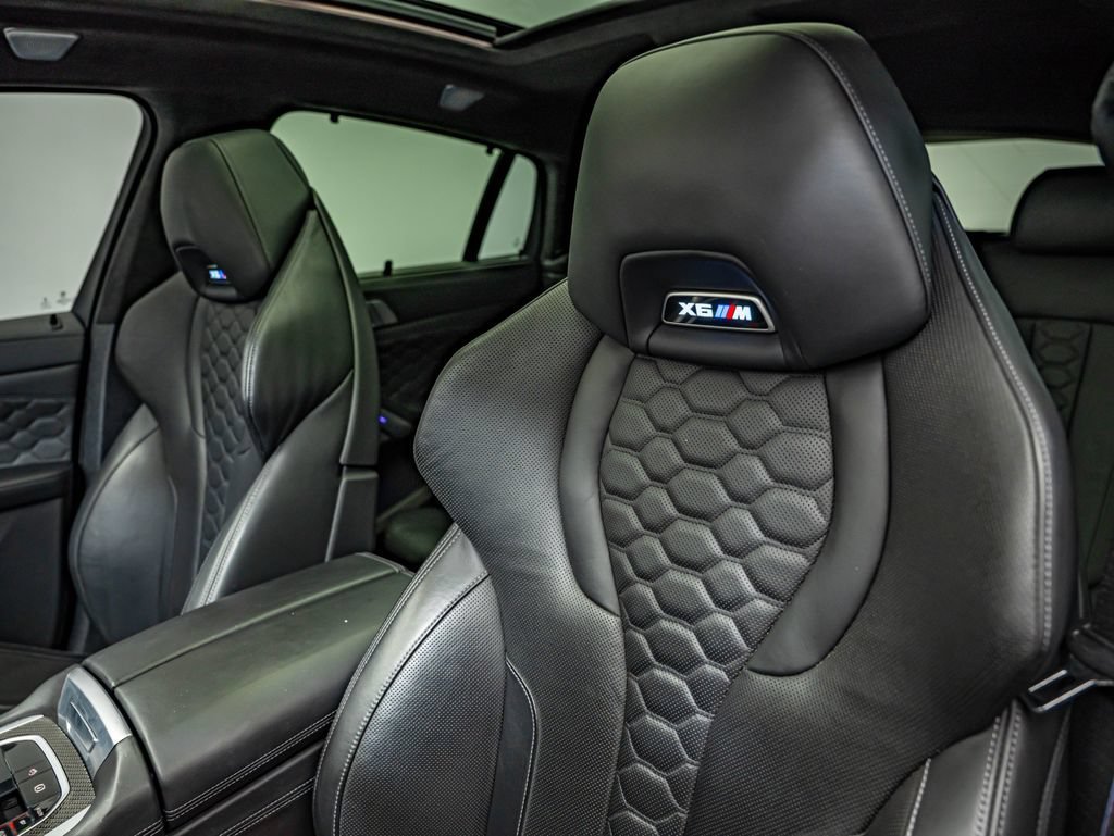 Used 2020 Marina Bay Blue Metallic BMW Competition image 36