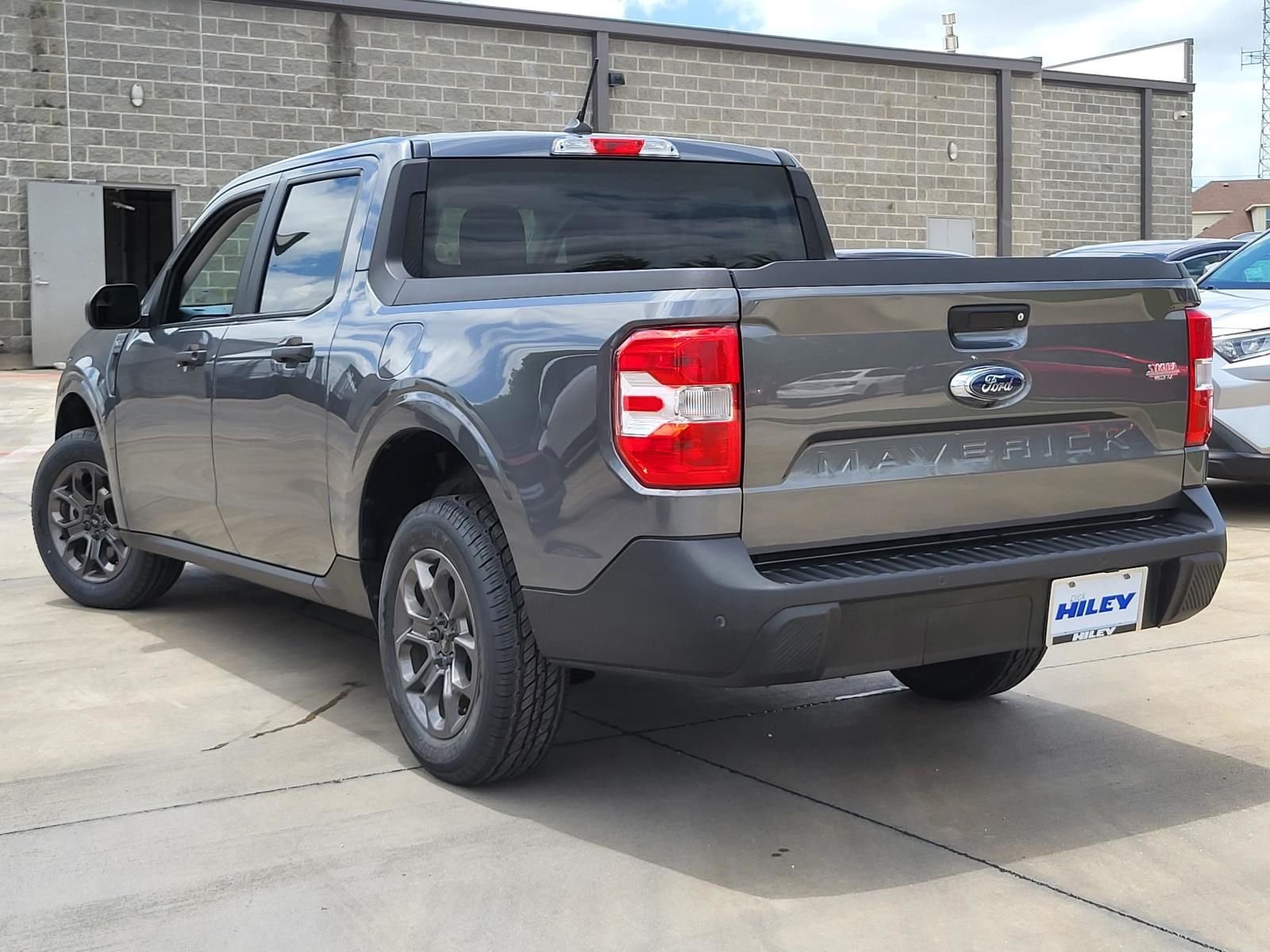 Used 2024 Gray Metallic Ford XLT image 3
