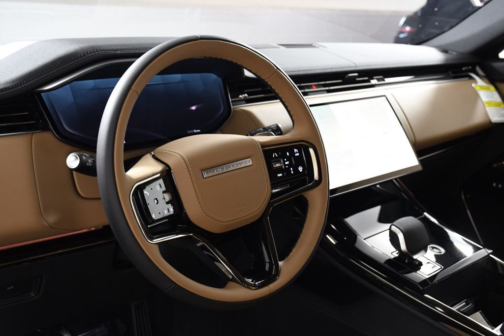 New 2026 Fuji White Land Rover Dynamic SE image 13