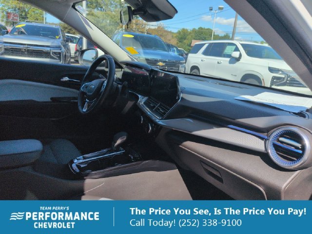 2024 Chevrolet Trax LT - Photo 18