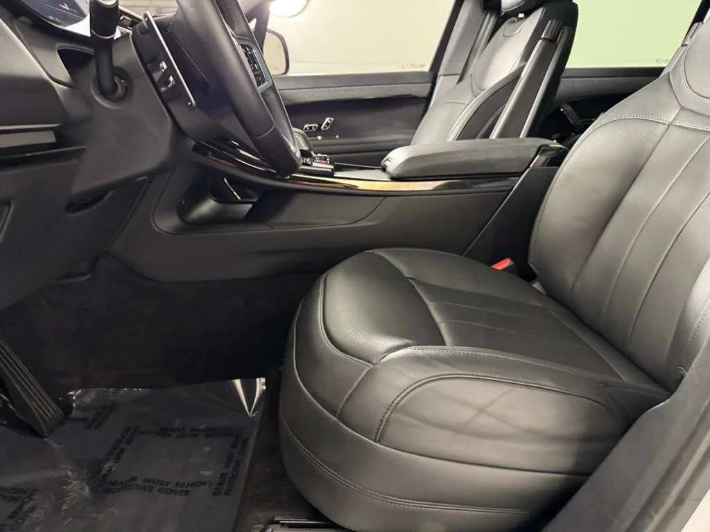 Used 2023 Fuji White Land Rover SE image 13