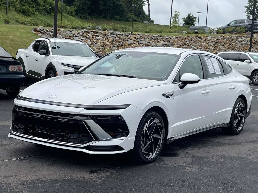 Certified Used 2026 White Hyundai SEL Sport image 7