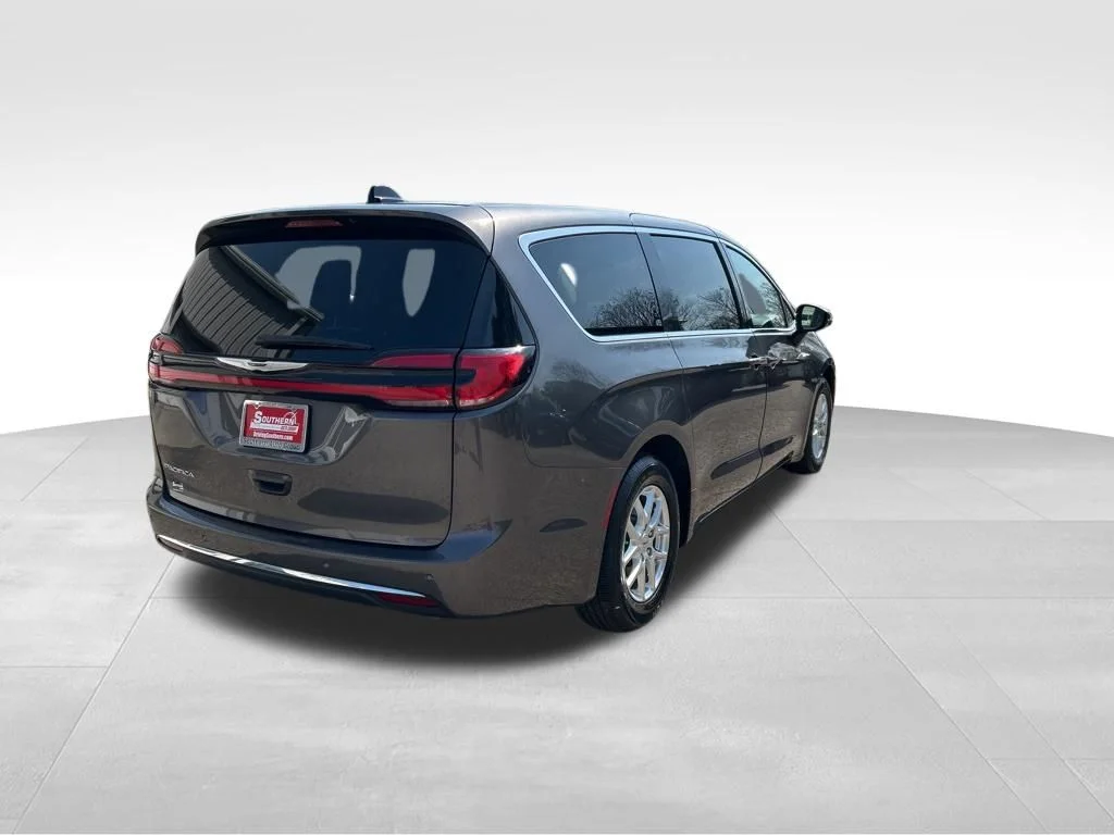 Used 2023 Gray Chrysler Touring L image 5