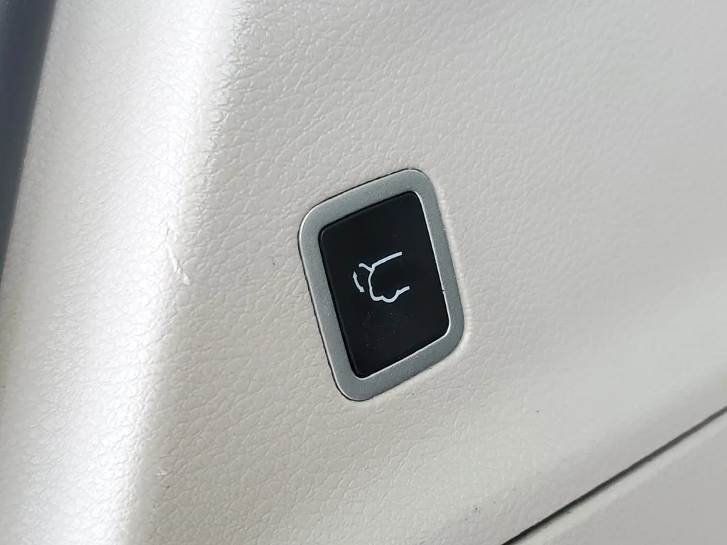 Used 2024 Silver Chrysler Touring L image 36
