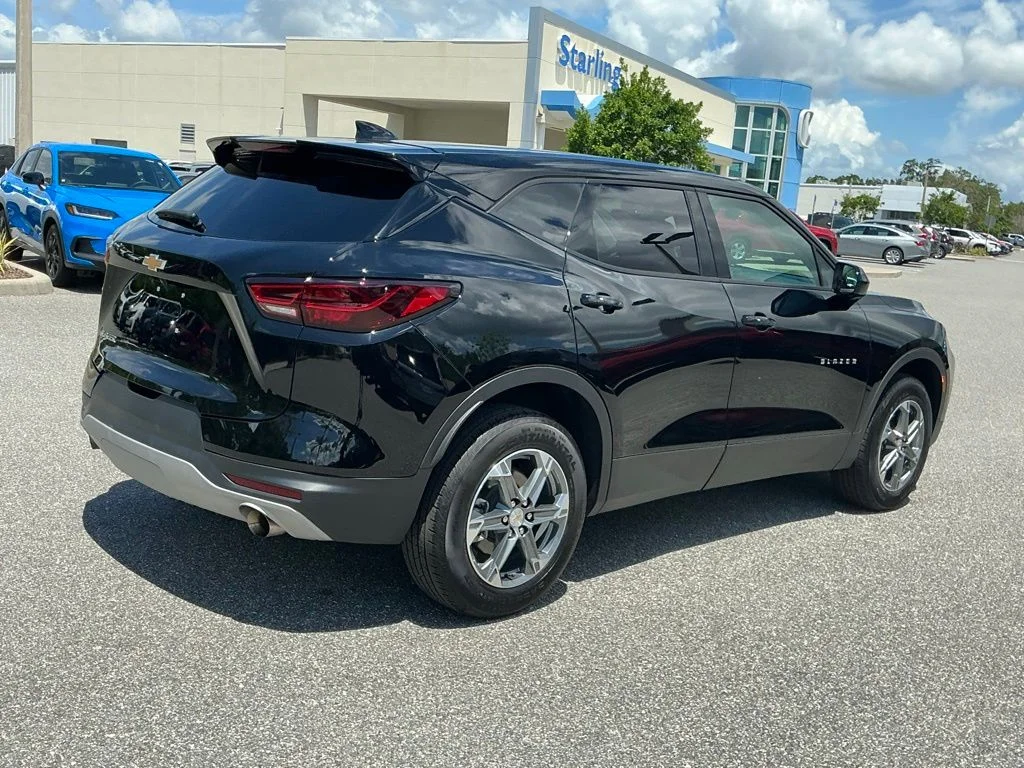 Used 2025 Black Chevrolet LT image 6