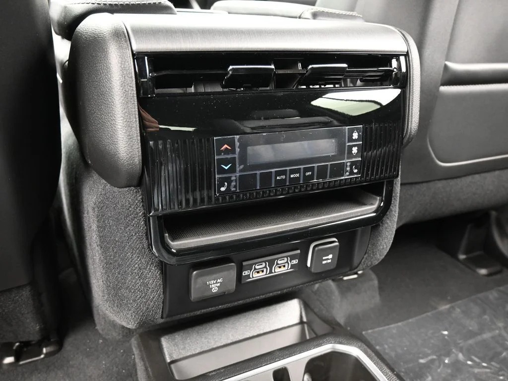 New 2026 High Gloss Black Exterior Paint Jeep Limited Altitude image 32