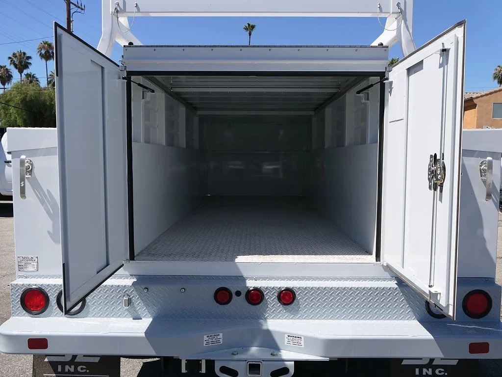 New 2024 Bright White Clearcoat RAM Tradesman/SLT image 4