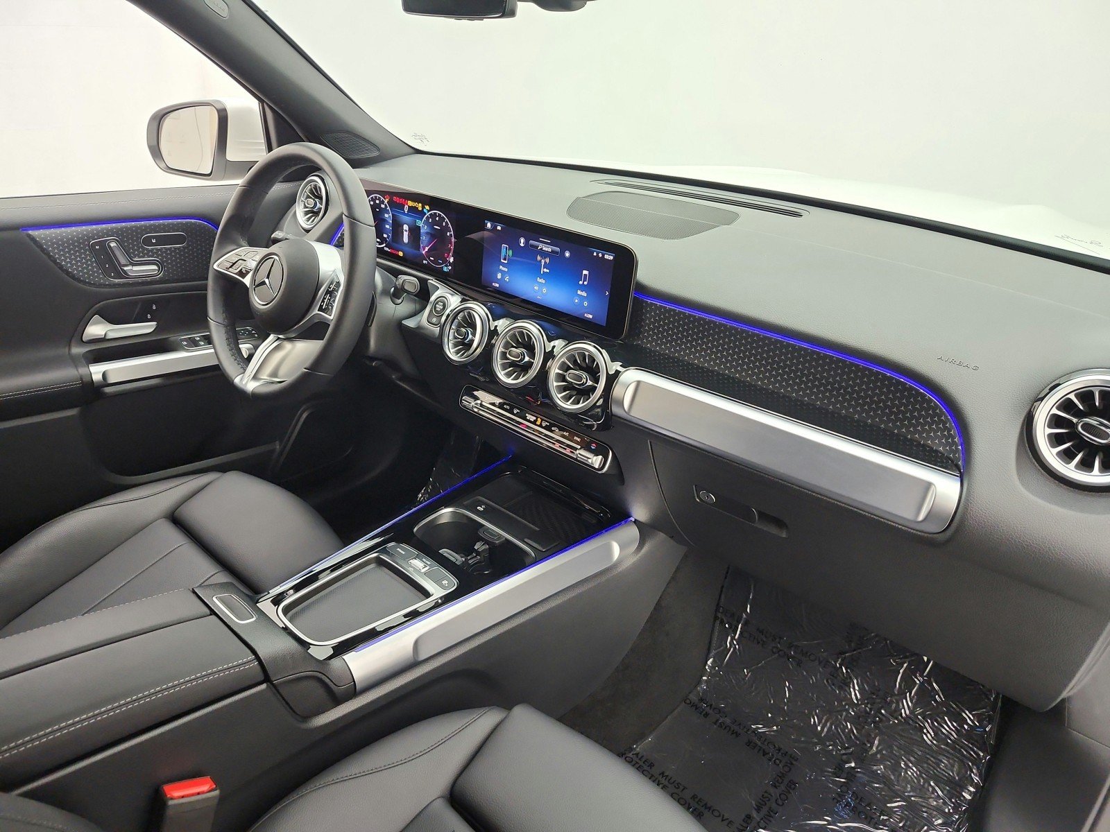 Used 2025 Polar White Mercedes-Benz GLB 250 SUV image 21