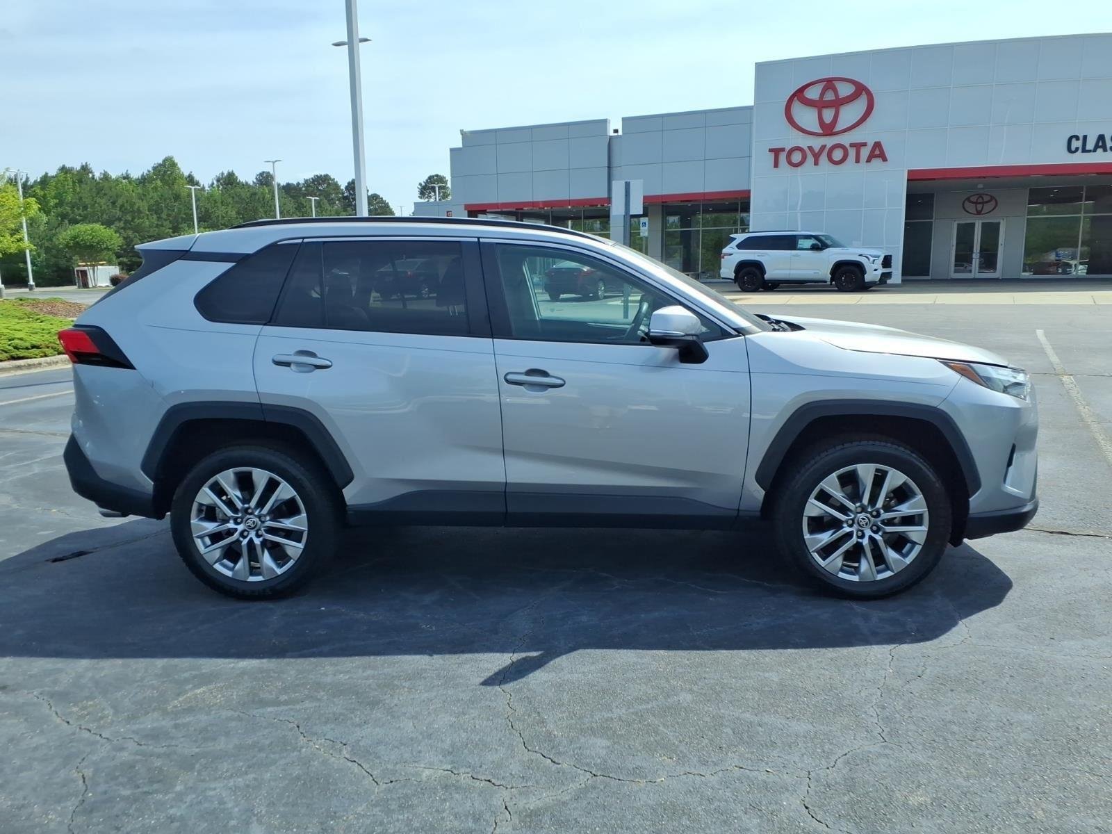Used 2023 Silver Sky Metallic Toyota XLE Premium image 12