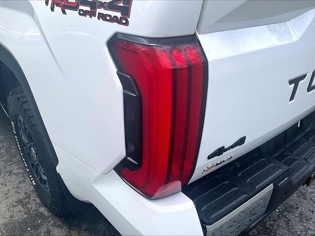 Used 2022 White Toyota SR5 image 33