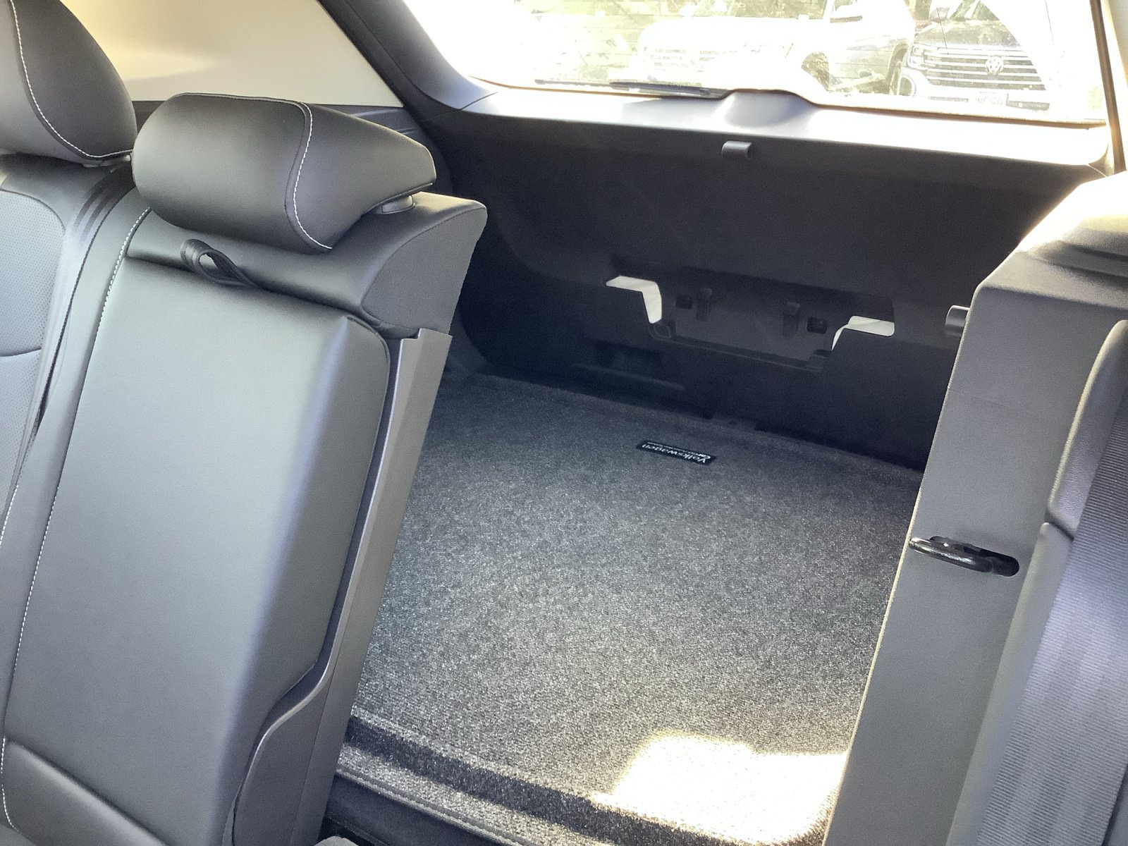 New 2026 PLATINUM GRAY Volkswagen SE image 23