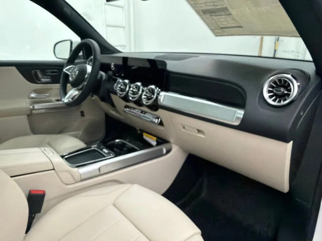 New 2026 White Mercedes-Benz GLB 250 image 27