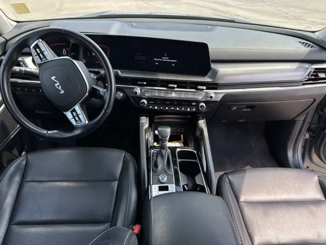 Used 2025 Silver Kia S image 31