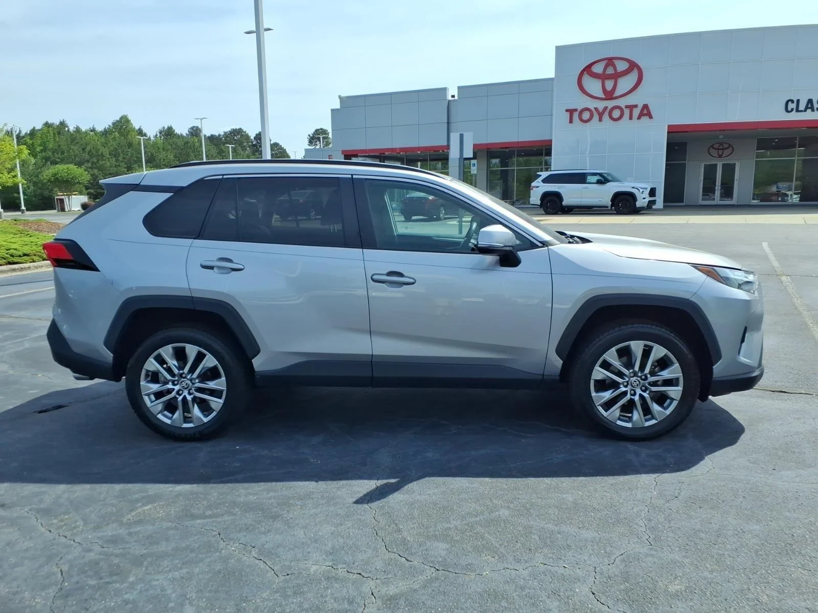 Used 2023 Silver Sky Metallic Toyota XLE Premium image 12