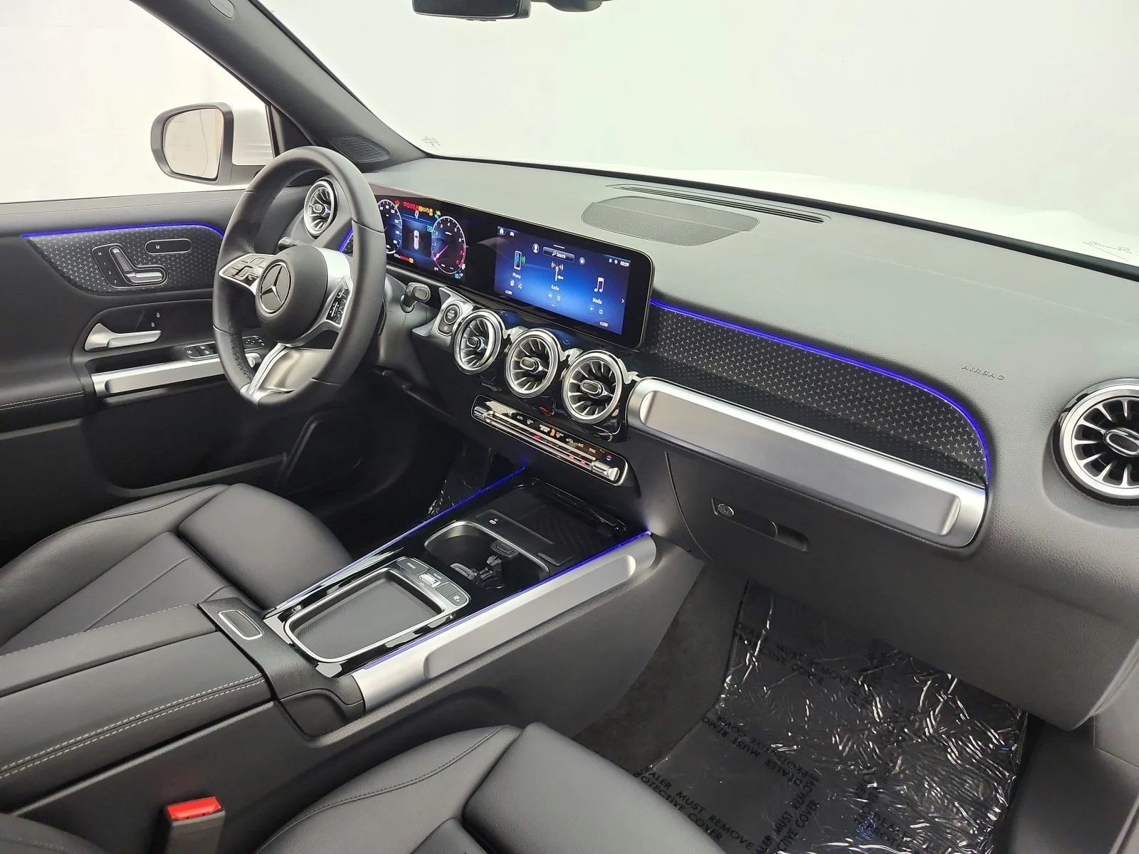 Used 2025 Polar White Mercedes-Benz GLB 250 SUV image 21