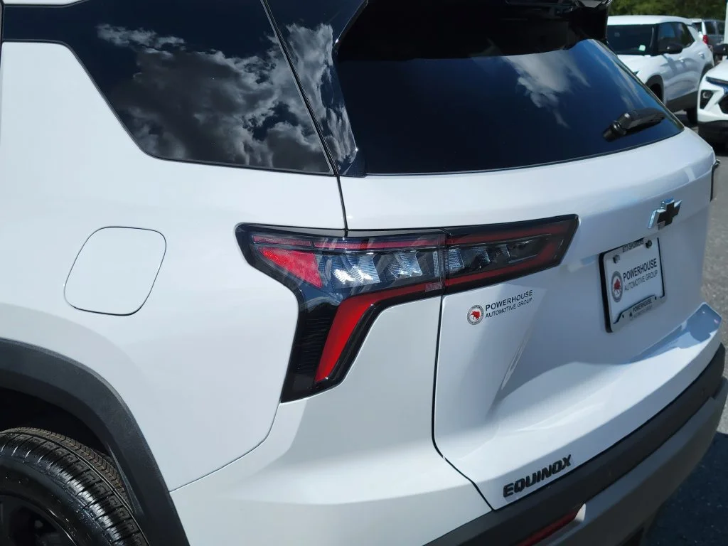 New 2027 Summit White Chevrolet LT image 12