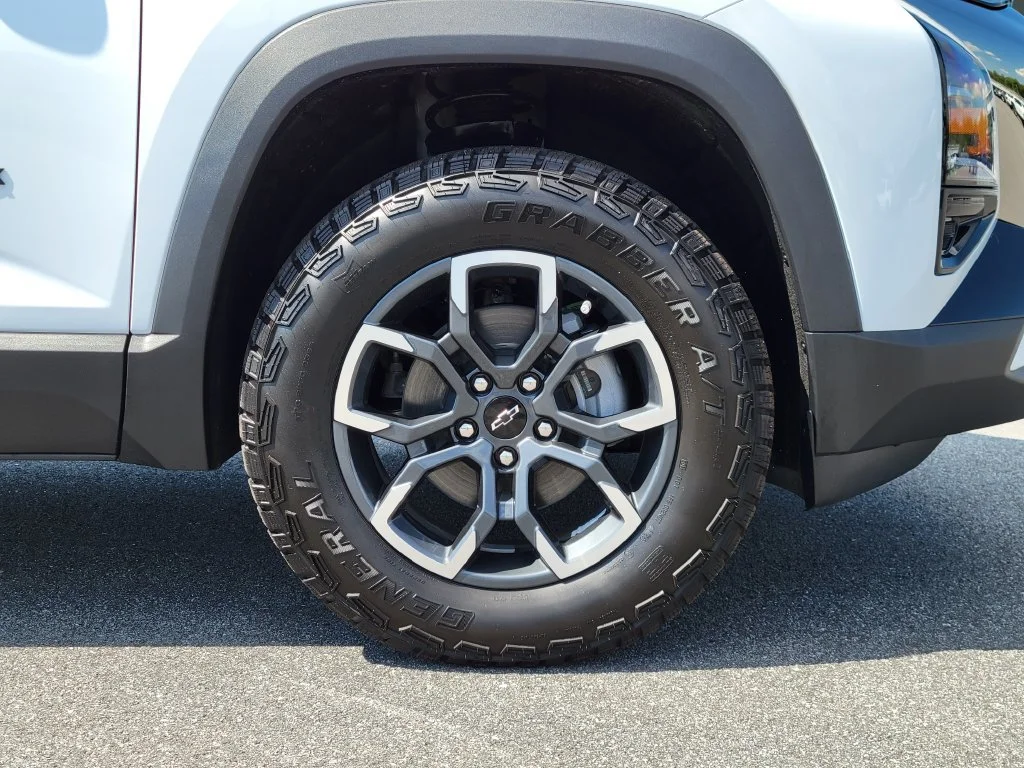 New 2026 Polar White Tricoat Chevrolet ACTIV image 11