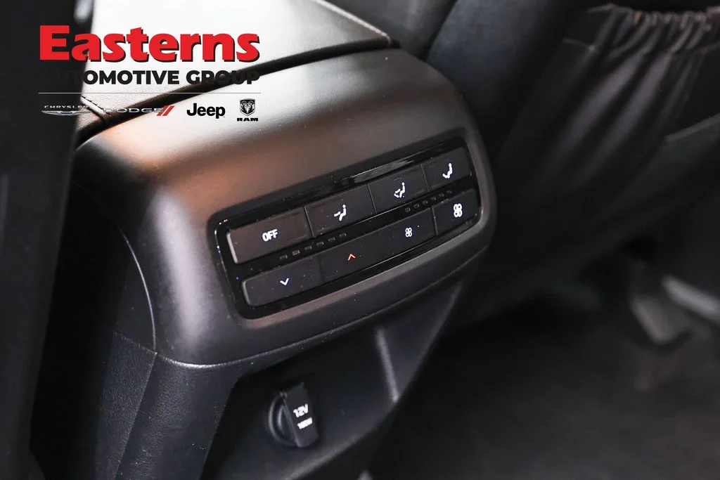 Used 2022 Black Hyundai SE image 23