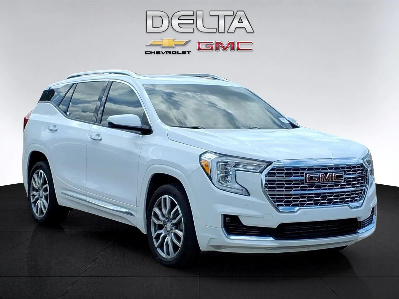 Used 2024 Summit White GMC Denali image 7