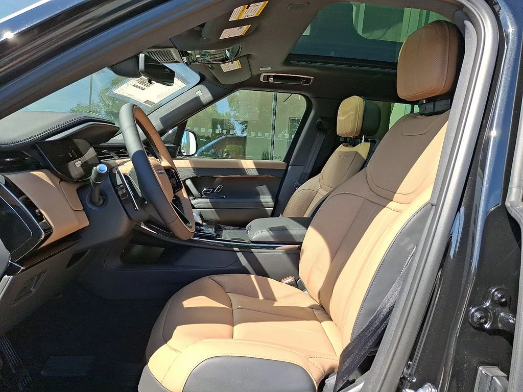 New 2026  Land Rover Dynamic SE image 9