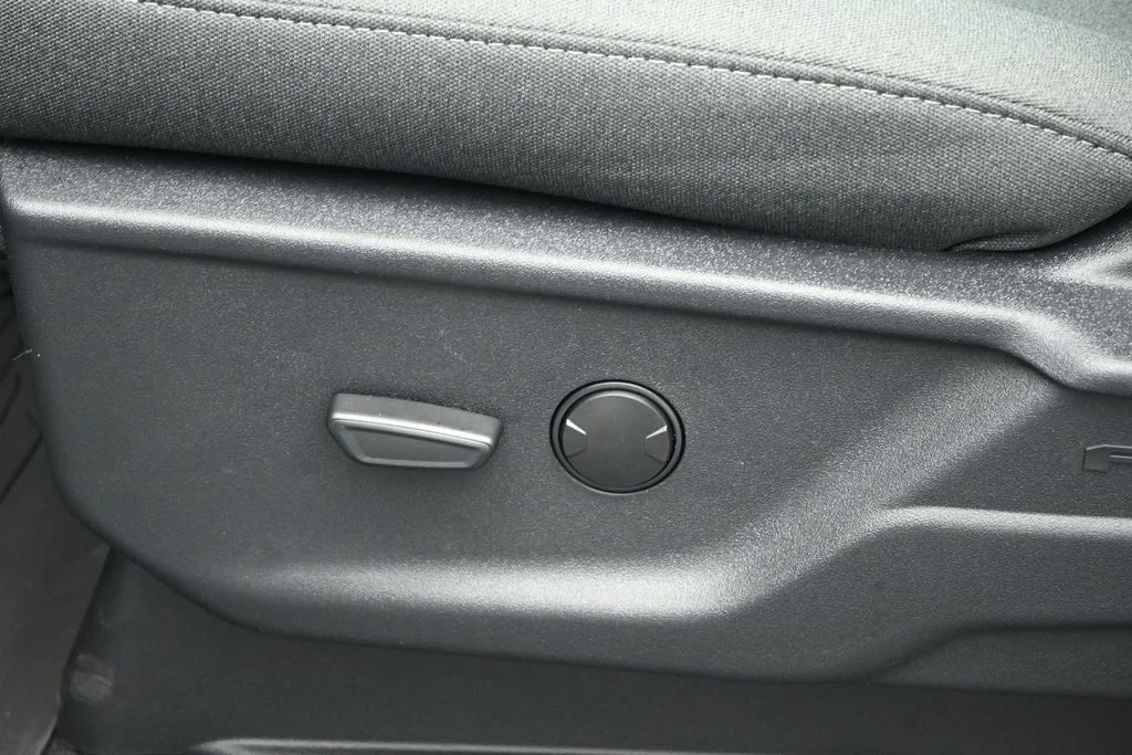 New 2026 Oxford White Ford XLT image 9