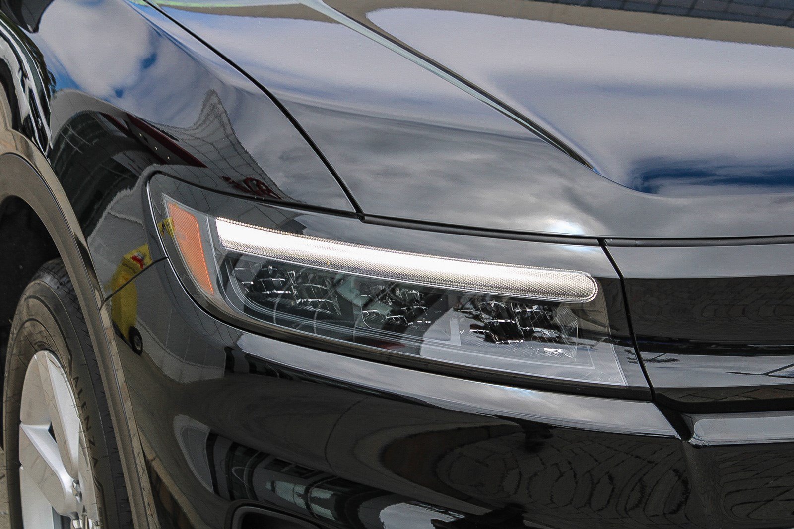 Used 2025 Raven Black Honda EX image 4