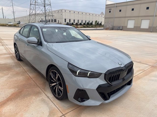 Used 2024 Gray BMW 540i xDrive image 3