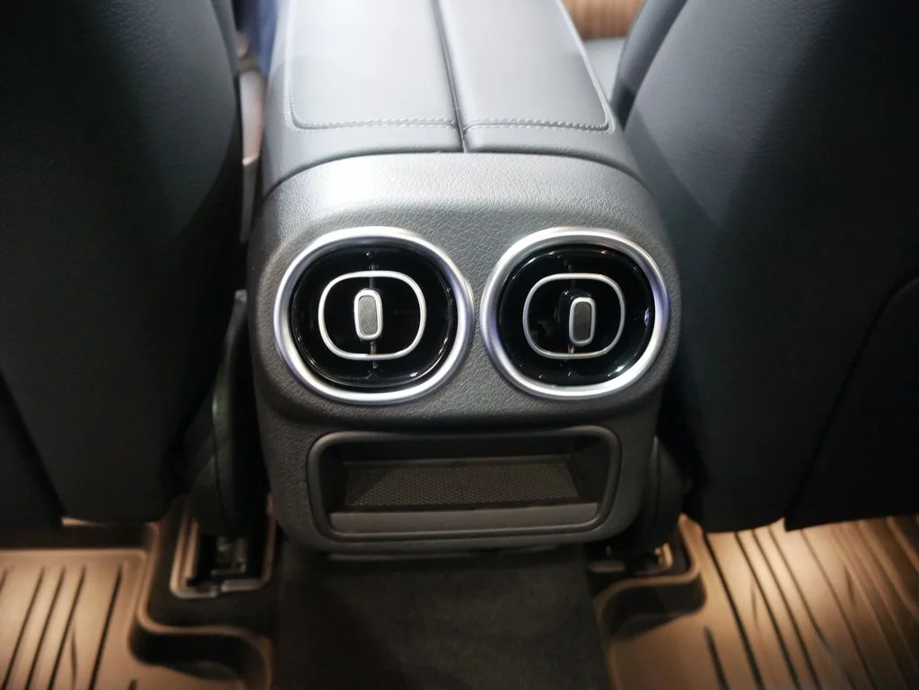 Used 2026 Black Mercedes-Benz GLC 300 image 28